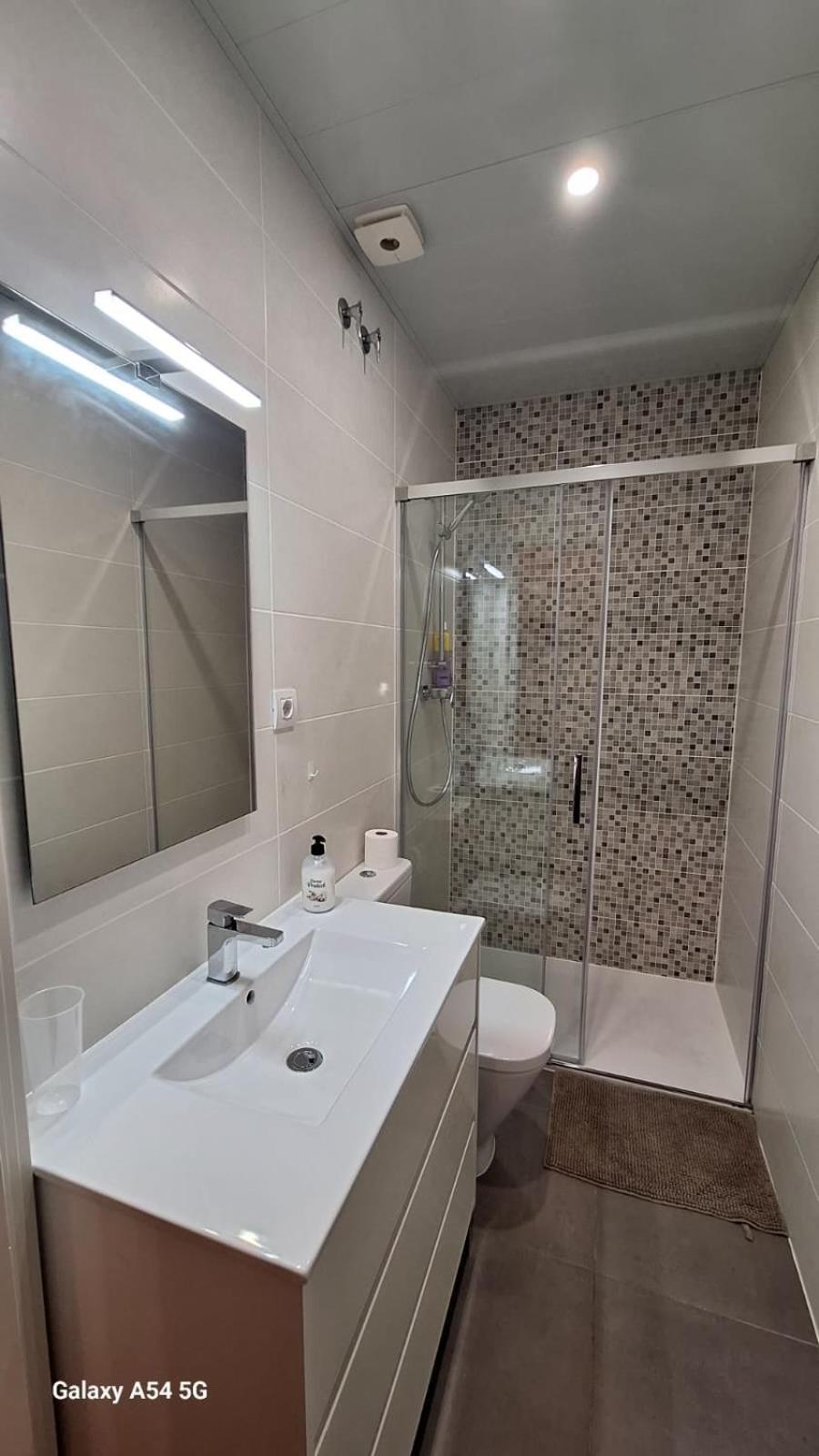 Deluxe With Private Bathroom *